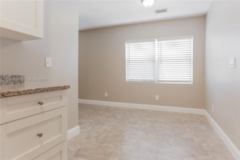 Casa en alquiler en Lantana, Florida, 3 dormitorios, 115.29 m2 № 2023329 - foto 3