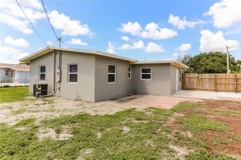Casa en alquiler en Lantana, Florida, 3 dormitorios, 115.29 m2 № 2023329 - foto 14