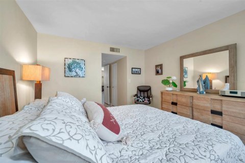 Condominio en venta en Saint Petersburg, Florida, 1 dormitorio, 86.4 m2 № 1593011 - foto 15