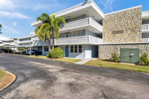 Condominio en venta en Saint Petersburg, Florida, 1 dormitorio, 86.4 m2 № 1593011 - foto 2