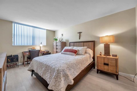 Condominio en venta en Saint Petersburg, Florida, 1 dormitorio, 86.4 m2 № 1593011 - foto 17