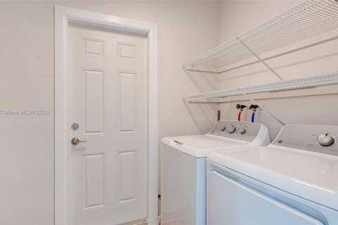Duplex à louer à Fort Lauderdale, Floride: 2 chambres, 113.34 m2 № 1847662 - photo 21