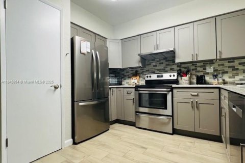 Duplex à louer à Fort Lauderdale, Floride: 2 chambres, 113.34 m2 № 1847662 - photo 2