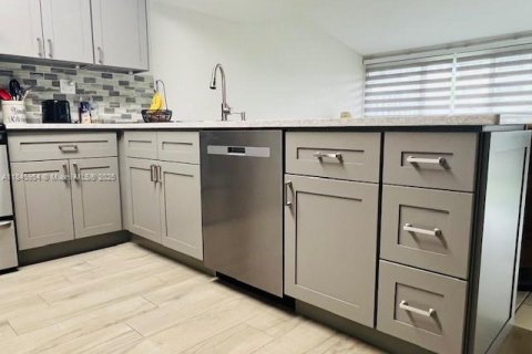 Duplex à louer à Fort Lauderdale, Floride: 2 chambres, 113.34 m2 № 1847662 - photo 4