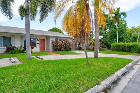 Duplex à louer à Fort Lauderdale, Floride: 2 chambres, 113.34 m2 № 1847662 - photo 23