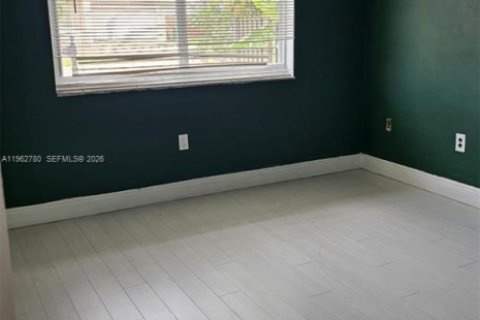 Снять в аренду виллу или дом в Пальметто-Бей, Флорида 4 спальни, 122.35м2, № 2024126 - фото 4