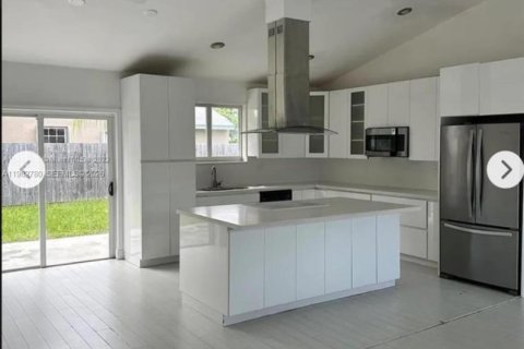 Снять в аренду виллу или дом в Пальметто-Бей, Флорида 4 спальни, 122.35м2, № 2024126 - фото 7