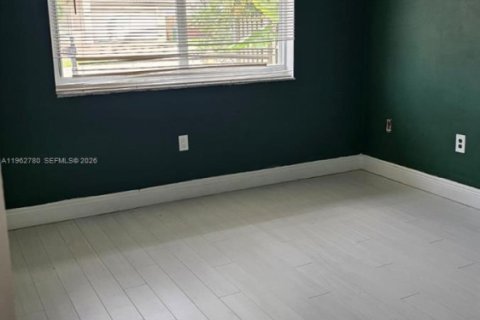 Снять в аренду виллу или дом в Пальметто-Бей, Флорида 4 спальни, 122.35м2, № 2024126 - фото 5