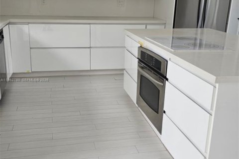 Снять в аренду виллу или дом в Пальметто-Бей, Флорида 4 спальни, 122.35м2, № 2024126 - фото 8