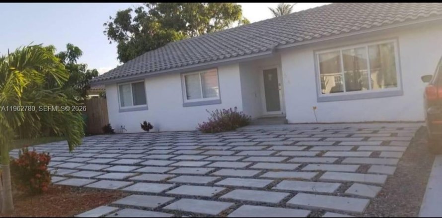 Дом в Пальметто-Бей, Флорида 4 спальни, 122.35м2 № 2024126