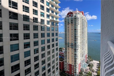 Condominio en venta en Miami, Florida, 1 dormitorio, 75.99 m2 № 2077157 - foto 12