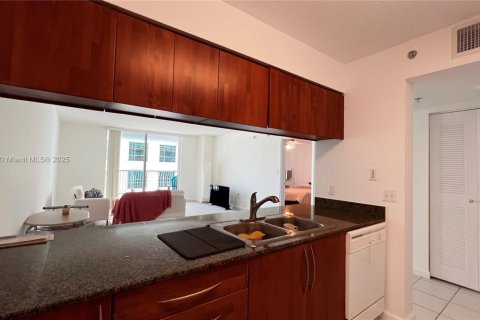 Condominio en venta en Miami, Florida, 1 dormitorio, 75.99 m2 № 2077157 - foto 4
