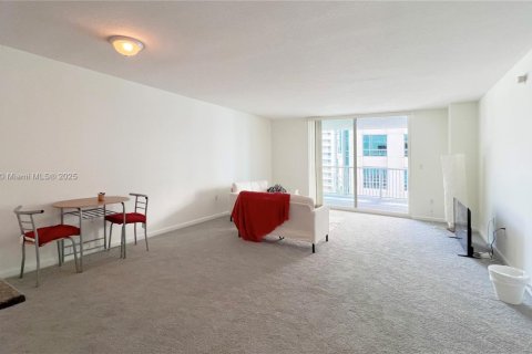 Condominio en venta en Miami, Florida, 1 dormitorio, 75.99 m2 № 2077157 - foto 5