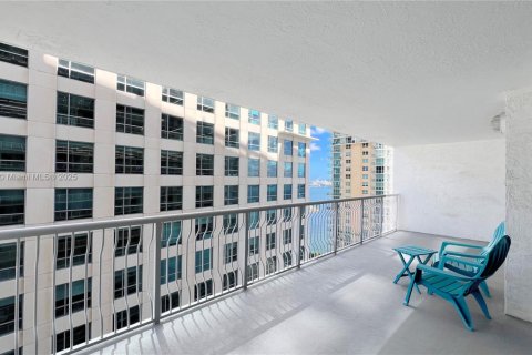 Condominio en venta en Miami, Florida, 1 dormitorio, 75.99 m2 № 2077157 - foto 8