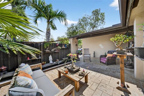 Casa en venta en Miami, Florida, 3 dormitorios, 163.42 m2 № 2056650 - foto 9