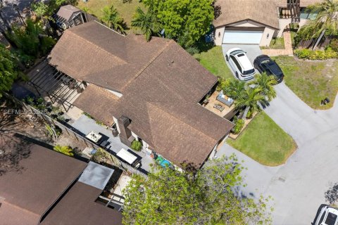 Casa en venta en Miami, Florida, 3 dormitorios, 163.42 m2 № 2056650 - foto 4