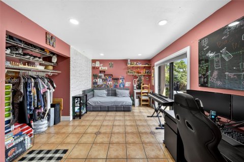 Casa en venta en Miami, Florida, 3 dormitorios, 163.42 m2 № 2056650 - foto 17