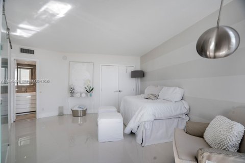 Condominio en alquiler en Sunny Isles Beach, Florida, 2 dormitorios, 126.07 m2 № 2241357 - foto 19