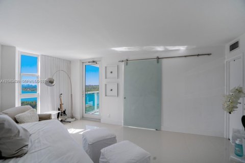 Condominio en alquiler en Sunny Isles Beach, Florida, 2 dormitorios, 126.07 m2 № 2241357 - foto 17