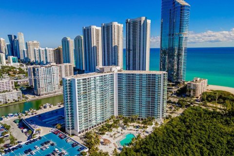 Condominio en alquiler en Sunny Isles Beach, Florida, 2 dormitorios, 126.07 m2 № 2241357 - foto 29