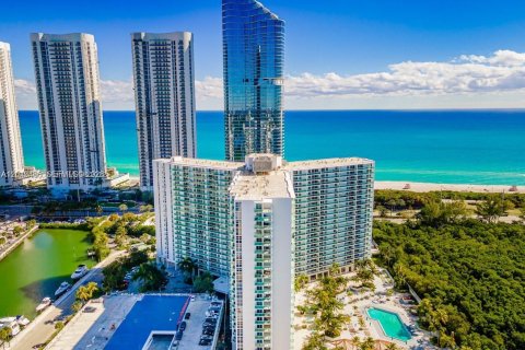Condominio en alquiler en Sunny Isles Beach, Florida, 2 dormitorios, 126.07 m2 № 2241357 - foto 28