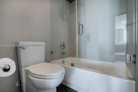 Condominio en alquiler en Sunny Isles Beach, Florida, 2 dormitorios, 126.07 m2 № 2241357 - foto 15