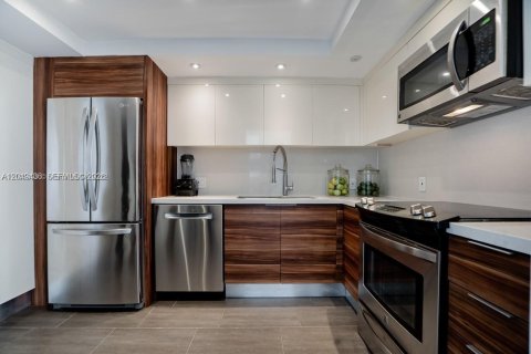 Condominio en alquiler en Sunny Isles Beach, Florida, 2 dormitorios, 126.07 m2 № 2241357 - foto 8