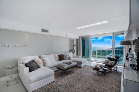 Condominio en alquiler en Sunny Isles Beach, Florida, 2 dormitorios, 126.07 m2 № 2241357 - foto 3