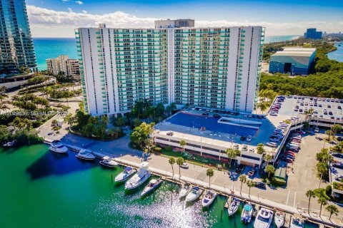 Condominio en alquiler en Sunny Isles Beach, Florida, 2 dormitorios, 126.07 m2 № 2241357 - foto 27