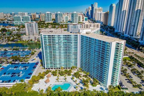 Condominio en Sunny Isles Beach, Florida, 2 dormitorios  № 2241357