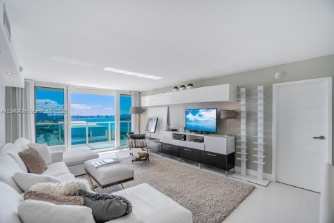 Condominio en alquiler en Sunny Isles Beach, Florida, 2 dormitorios, 126.07 m2 № 2241357 - foto 2