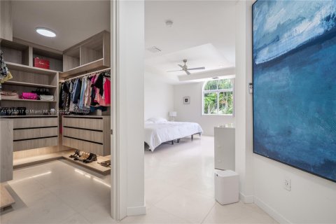 House in Miami Beach, Florida 5 bedrooms, 315.12 sq.m. № 1971458 - photo 21