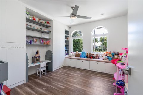 House in Miami Beach, Florida 5 bedrooms, 315.12 sq.m. № 1971458 - photo 18