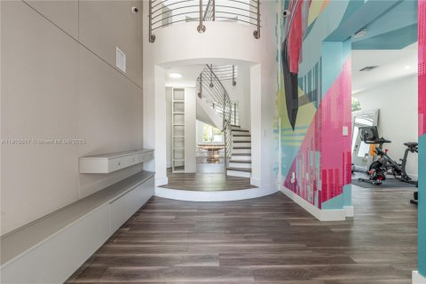 House in Miami Beach, Florida 5 bedrooms, 315.12 sq.m. № 1971458 - photo 11