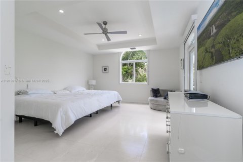 House in Miami Beach, Florida 5 bedrooms, 315.12 sq.m. № 1971458 - photo 26