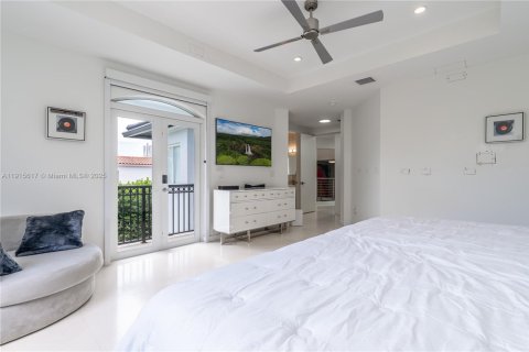 House in Miami Beach, Florida 5 bedrooms, 315.12 sq.m. № 1971458 - photo 27