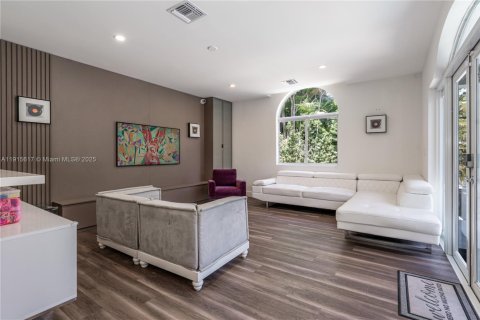House in Miami Beach, Florida 5 bedrooms, 315.12 sq.m. № 1971458 - photo 14