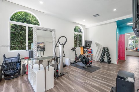 House in Miami Beach, Florida 5 bedrooms, 315.12 sq.m. № 1971458 - photo 15