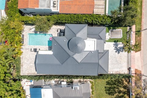 House in Miami Beach, Florida 5 bedrooms, 315.12 sq.m. № 1971458 - photo 2