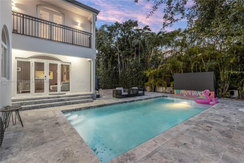 House in Miami Beach, Florida 5 bedrooms, 315.12 sq.m. № 1971458 - photo 9