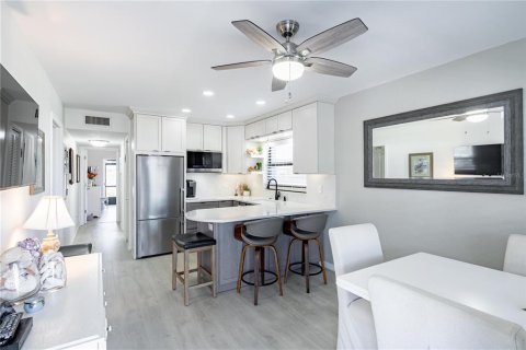 Condo in New Smyrna Beach, Florida, 2 bedrooms  № 1642883 - photo 4