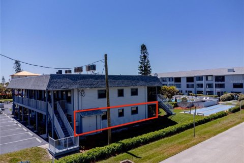 Condo in New Smyrna Beach, Florida, 2 bedrooms  № 1642883 - photo 19