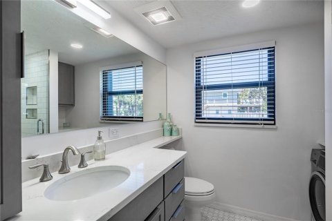 Condo in New Smyrna Beach, Florida, 2 bedrooms  № 1642883 - photo 11