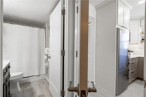 Condo in New Smyrna Beach, Florida, 2 bedrooms  № 1642883 - photo 10