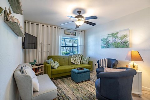 Condo in New Smyrna Beach, Florida, 2 bedrooms  № 1642883 - photo 8