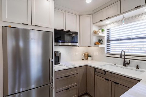 Condo in New Smyrna Beach, Florida, 2 bedrooms  № 1642883 - photo 5