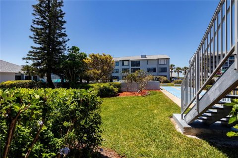 Condo in New Smyrna Beach, Florida, 2 bedrooms  № 1642883 - photo 16