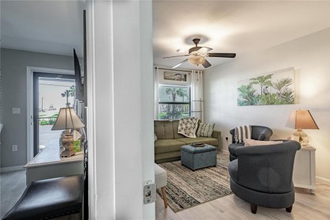 Condo in New Smyrna Beach, Florida, 2 bedrooms  № 1642883 - photo 7