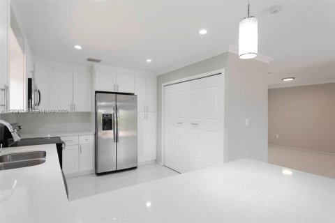 Casa en venta en Miami, Florida, 3 dormitorios, 156.26 m2 № 2029597 - foto 7