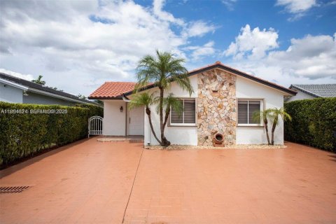 Casa en venta en Miami, Florida, 3 dormitorios, 156.26 m2 № 2029597 - foto 2